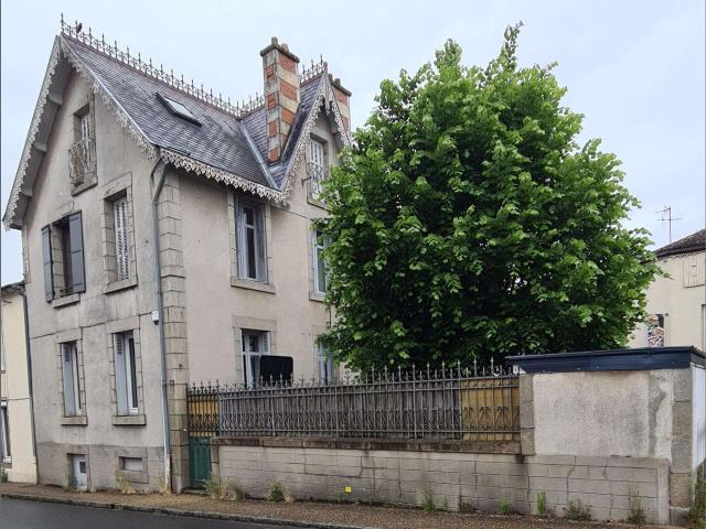 Vente maison 10 pièces Bressuire 79