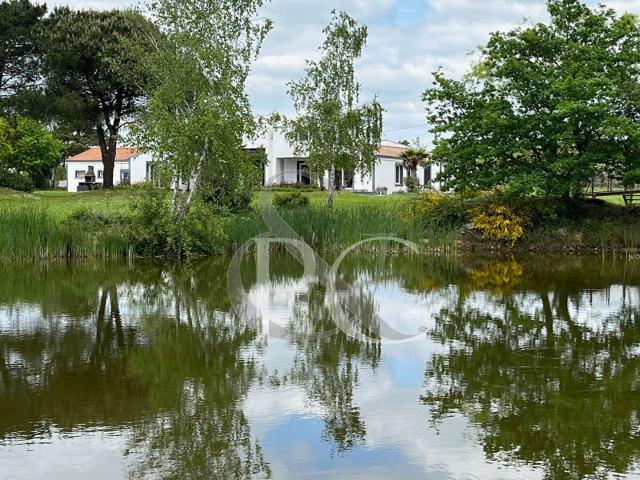 Vente maison 10 pièces Saint Gilles Croix de Vie 85