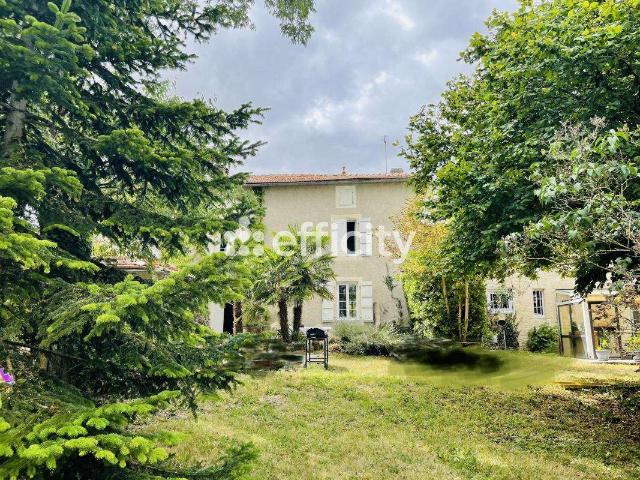Vente maison 10 pièces Courcerac 17