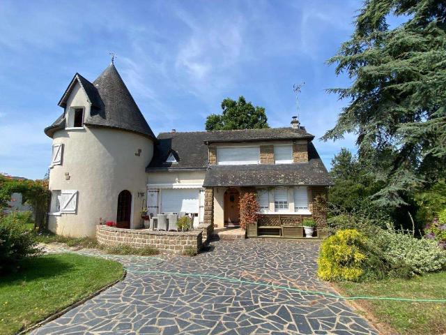 Vente maison 10 pièces Le Bourgneuf la Forêt 53