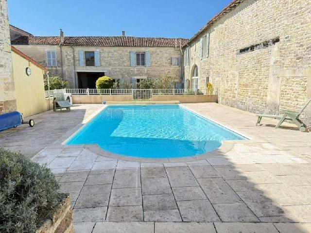 Vente maison 10 pièces Ruffec 16