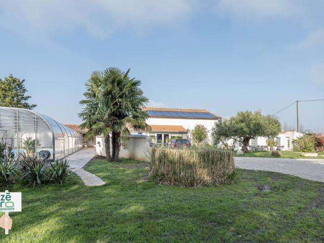 Vente maison 10 pièces Saint Michel en l'Herm 85