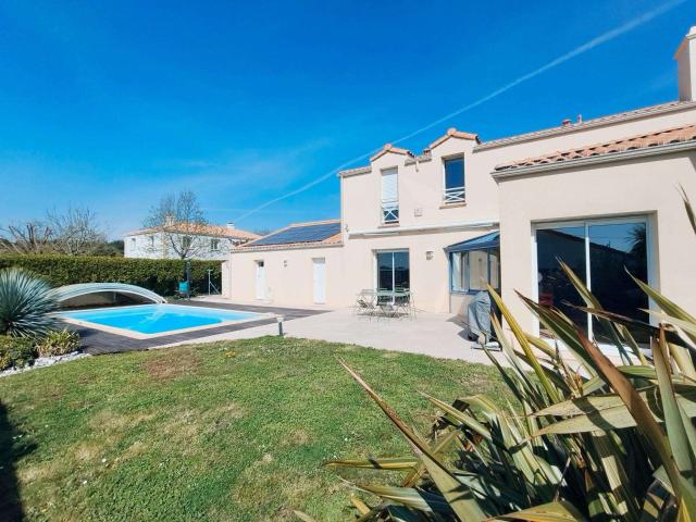 Vente maison 10 pièces Saint Léger les Vignes 44