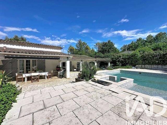 Vente maison 10 pièces Tourrettes 83