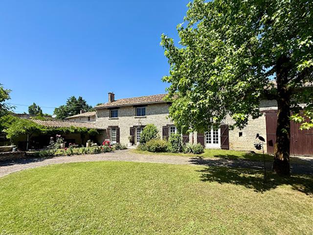 Vente Maison 10 pièces 252.01 m2 Melleran