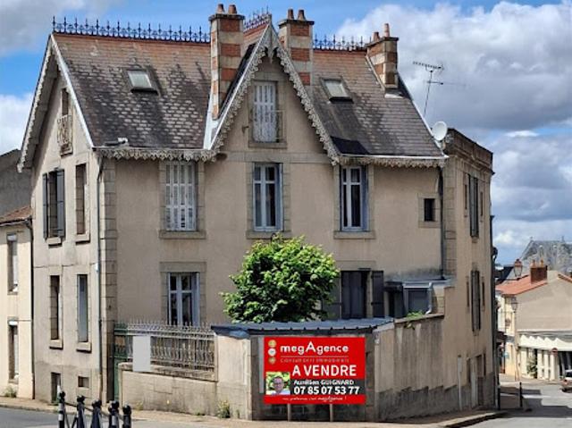 Vente Maison 10 pièces 160 m2 Bressuire
