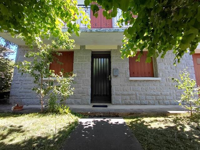 Vente Maison 10 pièces 100 m2 Montsalvy