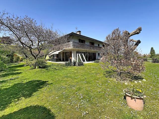 Vente Maison 10 pièces 240 m2 Bons en Chablais