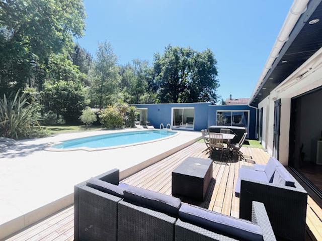 Vente Maison 10 pièces 240 m2 Cestas