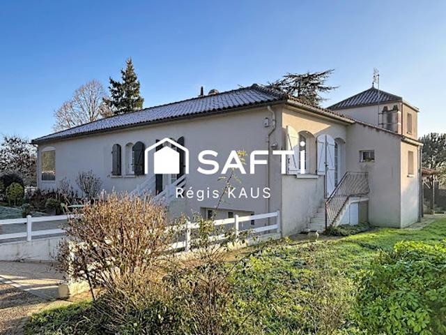 Vente Maison 10 pièces 240 m2 Fontenay le Comte