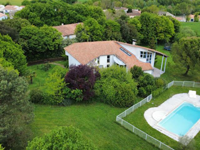 Vente Maison 10 pièces 246 m2 Tonnay Boutonne