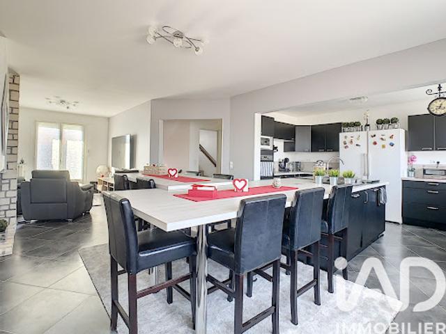 Vente Maison 10 pièces 246 m2 Le Coudray Montceaux