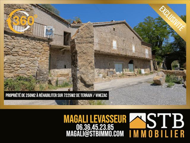 Vente Maison 10 pièces 250 m2 Vinezac