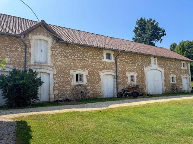 Vente Maison 10 pièces 250 m2 Bassillac et Auberoche