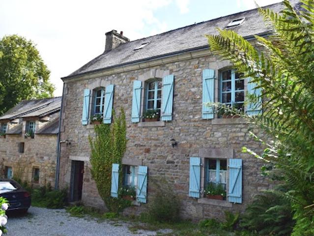 Vente Maison 10 pièces 251 m2 Meslan