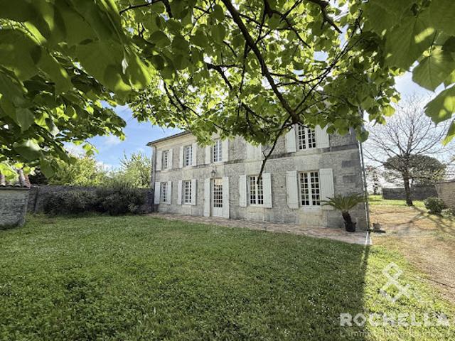 Vente Maison 10 pièces 252 m2 Essouvert