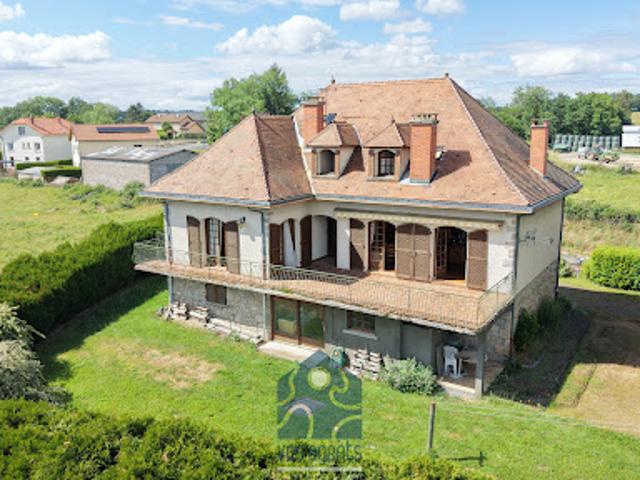 Vente Maison 10 pièces 254.42 m2 Villosanges