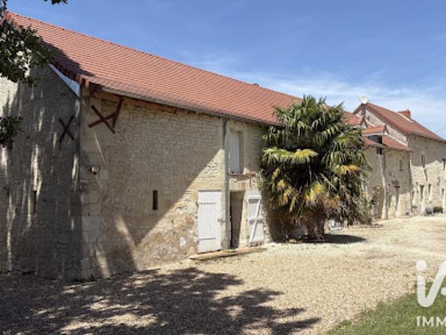Vente Maison 10 pièces 263 m2 Dangé Saint Romain