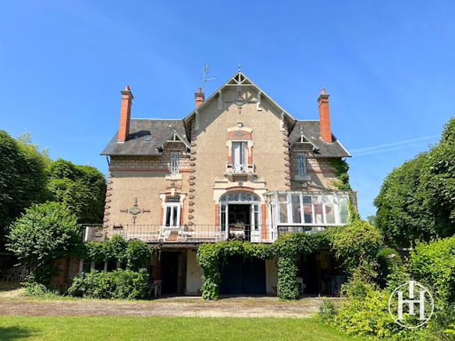 Vente Maison 10 pièces 263 m2 Saint Amand Montrond