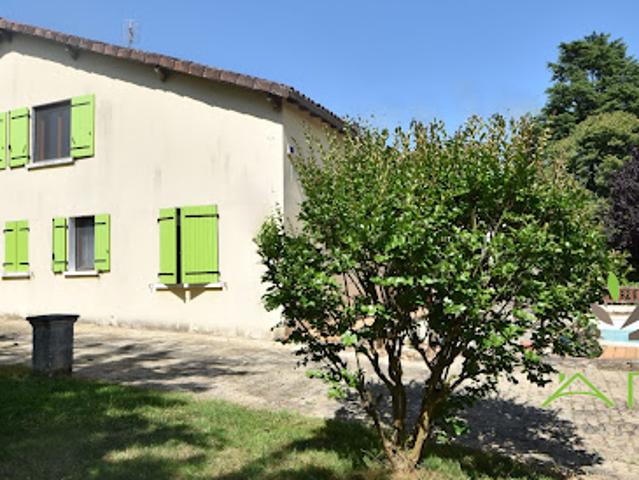Vente Maison 10 pièces 263 m2 Saint Pardoux la Rivière