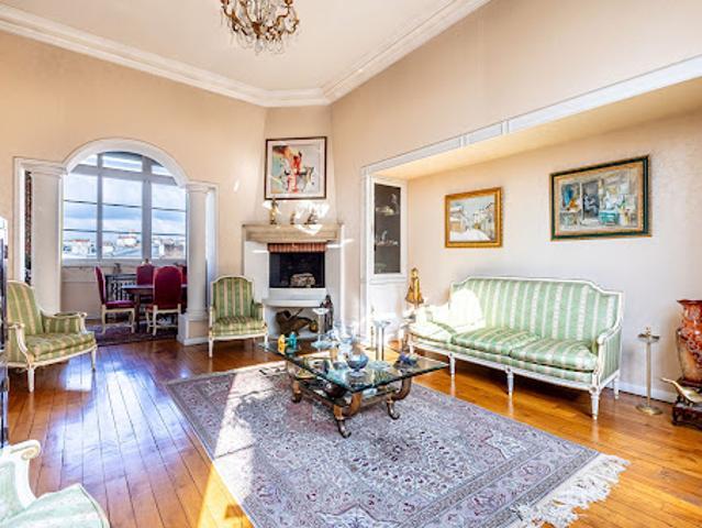 Vente Maison 10 pièces 260.31 m2 Paris 18ème