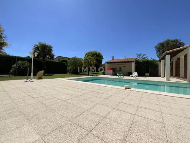 Vente Maison 10 pièces 260 m2 Médis