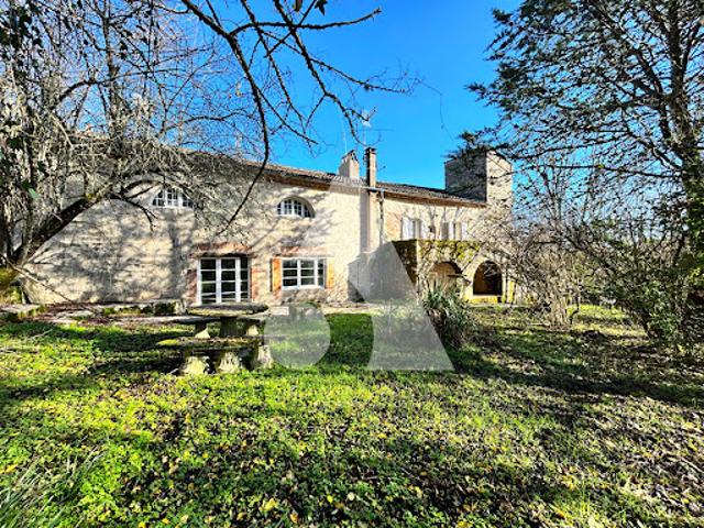 Vente Maison 10 pièces 262 m2 Lamagdelaine