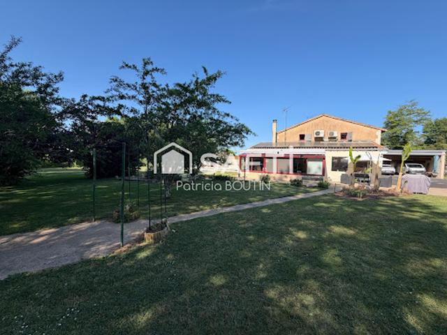 Vente Maison 10 pièces 262 m2 Lezay