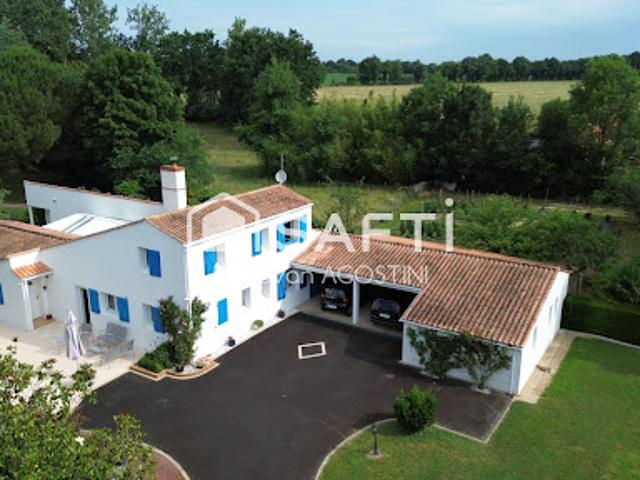 Vente Maison 10 pièces 264 m2 Beaulieu sous la Roche