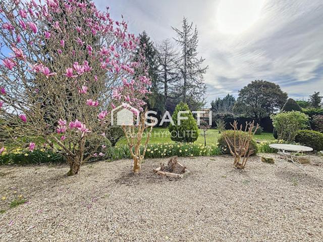 Vente Maison 10 pièces 264 m2 Créon