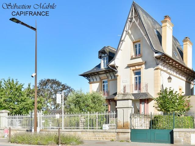 Vente Maison 10 pièces 264 m2 Pontorson