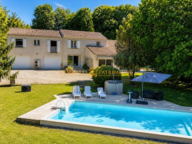 Vente Maison 10 pièces 264 m2 Puymoyen