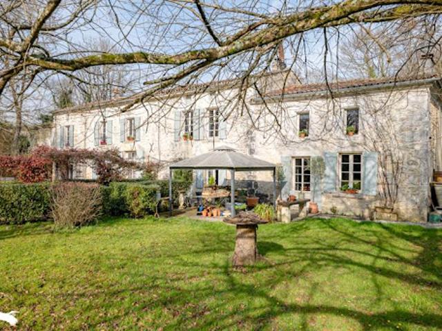 Vente Maison 10 pièces 270 m2 Saint Césaire