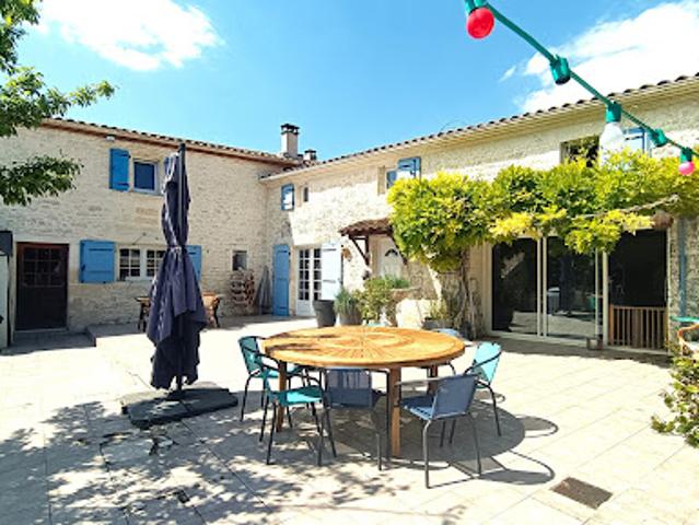 Vente Maison 10 pièces 271.74 m2 Bords