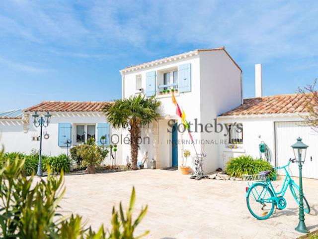 Vente Maison 10 pièces 300 m2 Le Château d'Oléron