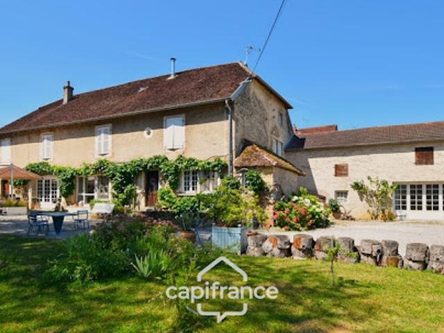 Vente Maison 10 pièces 280 m2 Lons le Saunier