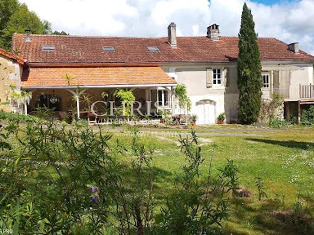 Vente Maison 10 pièces 284 m2 Verteillac