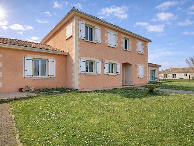 Vente Maison 10 pièces 285 m2 Gensac la Pallue