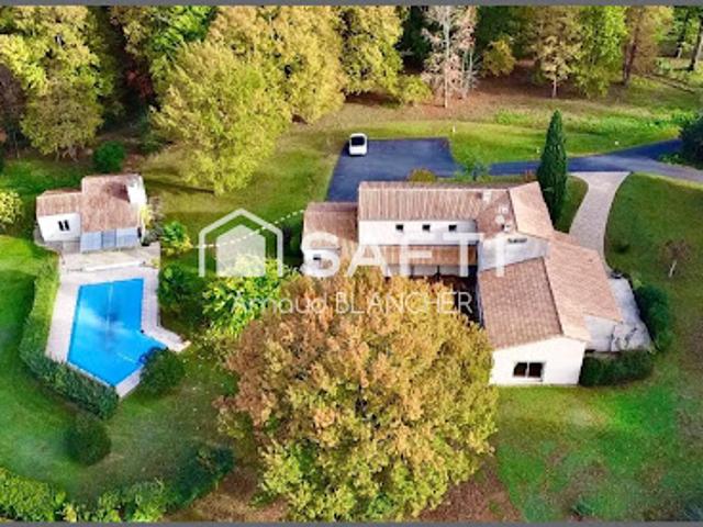 Vente Maison 10 pièces 288 m2 Angouleme