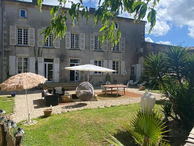 Vente Maison 10 pièces 293.92 m2 Champdeniers Saint Denis