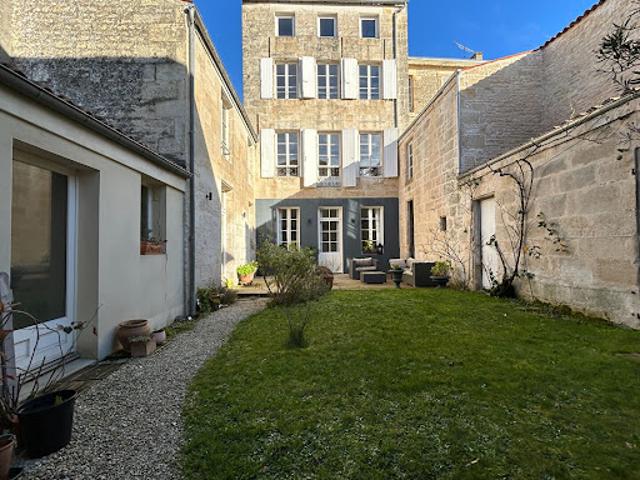Vente Maison 10 pièces 293 m2 Niort