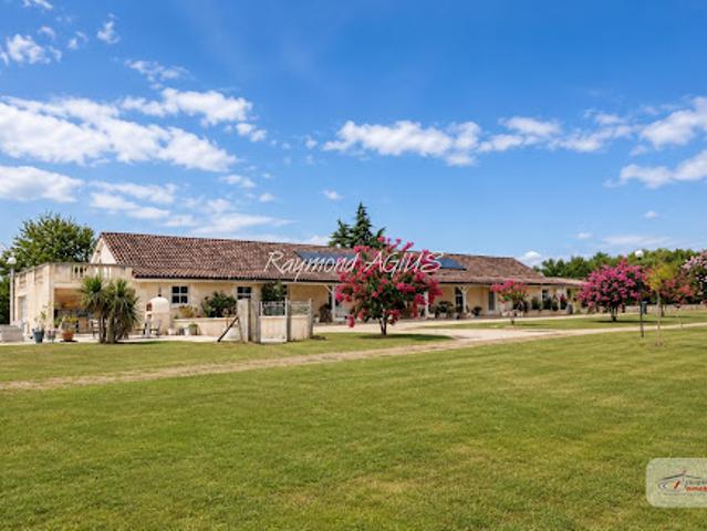Vente Maison 10 pièces 290 m2 Saint Seurin de Prats