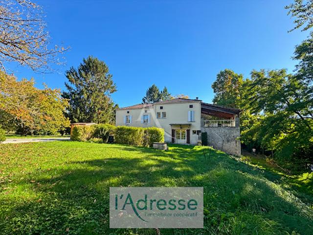 Vente Maison 10 pièces 200 m2 Anglars Juillac