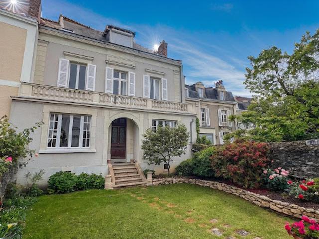 Vente Maison 10 pièces 202.9 m2 Angers