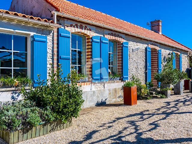 Vente Maison 10 pièces 223 m2 Longeville sur Mer