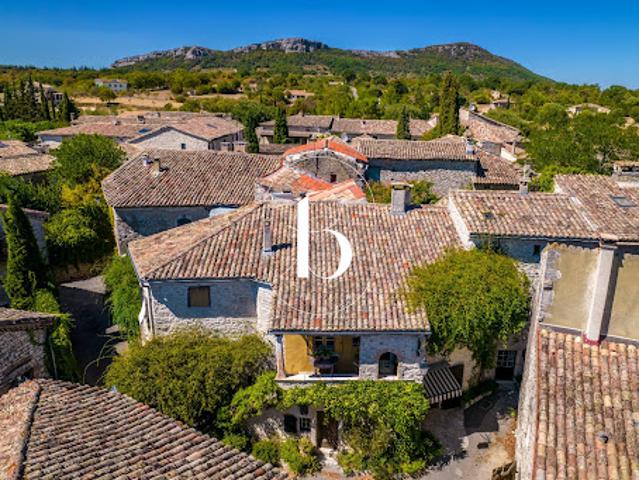 Vente Maison 10 pièces 220 m2 Lussan