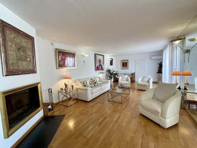 Vente Maison 10 pièces 230 m2 Bessan