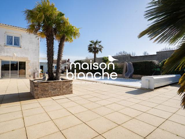 Vente Maison 10 pièces 230 m2 Longeville sur Mer