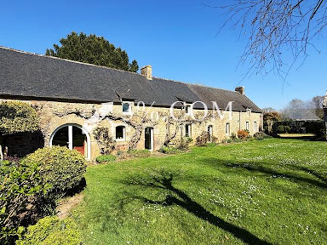 Vente Maison 10 pièces 237 m2 Plougoumelen
