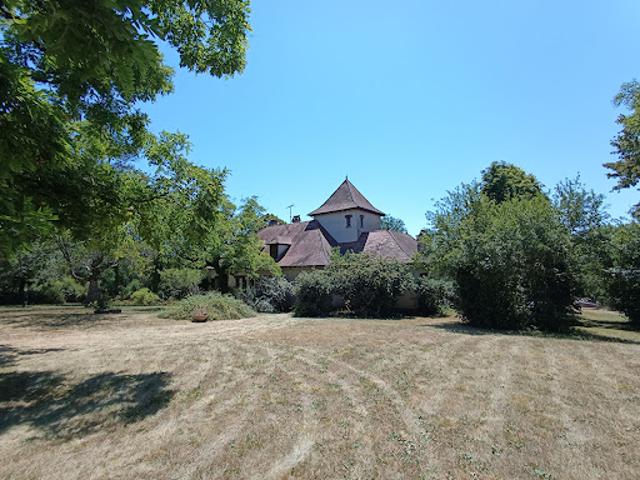 Vente Maison 10 pièces 236.2 m2 Toulonjac